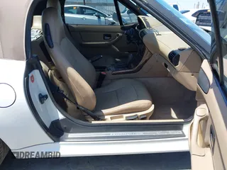 1997 BMW 3 Series Z3 2.8 z VIN 4USCJ3321VLC05919, wystawiony jako IAAI lot #42345145 z przebiegiem 86 241 mil mil oraz . Historia ofert i sprzedaży dostępna na DreamBid. Obrazek 5.