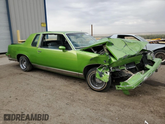 1981 Oldsmobile Cutlass z VIN 1G3AR47F1BR483296, wystawiony jako Copart lot #76765774 z przebiegiem 34 550 mil mil oraz Szkody całkowita. Historia ofert i sprzedaży dostępna na DreamBid. Obrazek 4.