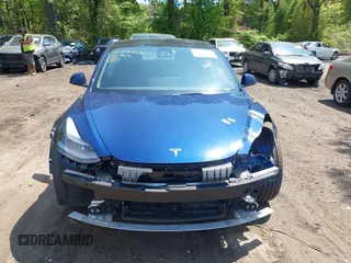 2022 Tesla Model 3 Long Range z VIN 5YJ3E1EB7NF180049, wystawiony jako IAAI lot #42188963 z przebiegiem 18 604 mil mil oraz . Historia ofert i sprzedaży dostępna na DreamBid. Obrazek 12.
