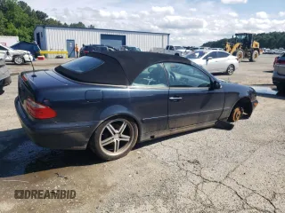 2003 Mercedes-Benz CLK 320 z VIN WDBLK65GX3T132846, wystawiony jako Copart lot #58442175 z przebiegiem 165 580 mil mil oraz Szkoda całkowita • Salvage title. Historia ofert i sprzedaży dostępna na DreamBid. Obrazek 3.