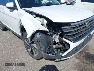 2024 Volkswagen Atlas SE with VIN 1V2HR2CA8RC580455, listed as a IAAI auction lot 42282323 with 13,549 mi miles and . Bid and sale history available at DreamBid. Image 6.