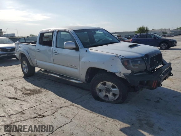 2007 Toyota Tacoma z VIN 5TEMU52N27Z381856, wystawiony jako Copart lot #52943985 z przebiegiem 241 481 mil mil oraz Szkoda całkowita • Salvage title. Historia ofert i sprzedaży dostępna na DreamBid. Obrazek 4.