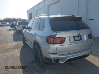 2012 BMW X5 35i с VIN 5UXZV4C53CL750601, выставлен на аукционе IAAI как лот 41946731 с пробегом 111 026 миль миль и . История ставок и продаж доступна на DreamBid. Изображение 3.