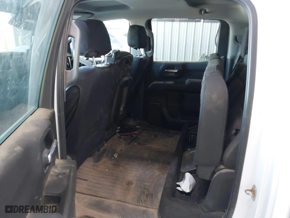 2019 Chevrolet Silverado 1500 LT with VIN 3GCUYDED1KG120689, listed as a IAAI auction lot 39880413 with 135 mi miles. Bid and sale history available at carsss.com. Image 8.
