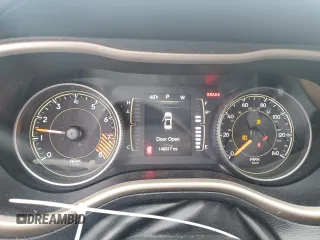 2015 Jeep Cherokee Latitude z VIN 1C4PJMCS3FW625935, wystawiony jako Copart lot #57577905 z przebiegiem 149 317 mil mil oraz Nie do naprawy • Non repairable. Historia ofert i sprzedaży dostępna na DreamBid. Obrazek 9.