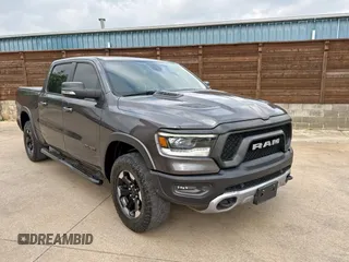 2019 Ram 1500 Rebel z VIN 1C6SRFLT8KN721784, wystawiony jako Copart lot #58614445 z przebiegiem 184 147 mil mil oraz Czysty tytuł • Clean title. Historia ofert i sprzedaży dostępna na DreamBid. Obrazek 1.