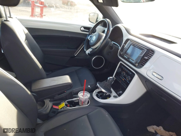 2019 Volkswagen Beetle SE with VIN 3VWJD7AT6KM713525, listed as a IAAI auction lot 41508195 with 73,360 mi miles. Bid and sale history available at carsss.com. Image 5.