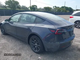 2023 Tesla Model 3 z VIN 5YJ3E1EA0PF403168, wystawiony jako IAAI lot #42002584 z przebiegiem 35 875 mil mil oraz . Historia ofert i sprzedaży dostępna na DreamBid. Obrazek 3.