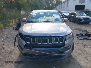 2018 Jeep Compass Latitude with VIN 3C4NJCBB1JT374446, listed as a IAAI auction lot 40536024 with 110,165 mi miles. Bid and sale history available at carsss.com. Image 12.