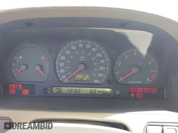 2000 Volvo V70 with VIN YV1LW61J8Y2647178, listed as a IAAI auction lot 42636533 with 128,619 mi miles and . Bid and sale history available at DreamBid. Image 7.