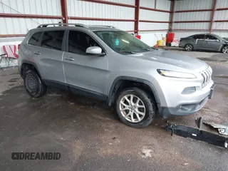 2014 Jeep Cherokee Latitude z VIN 1C4PJMCS7EW124660, wystawiony jako IAAI lot #42310356 z przebiegiem 322 480 mil mil oraz . Historia ofert i sprzedaży dostępna na DreamBid. Obrazek 1.