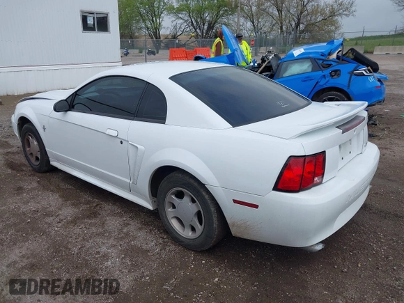 2000 Ford Mustang z VIN 1FAFP4049YF225998, wystawiony jako IAAI lot #42130804 z przebiegiem 167 288 mil mil oraz . Historia ofert i sprzedaży dostępna na DreamBid. Obrazek 3.