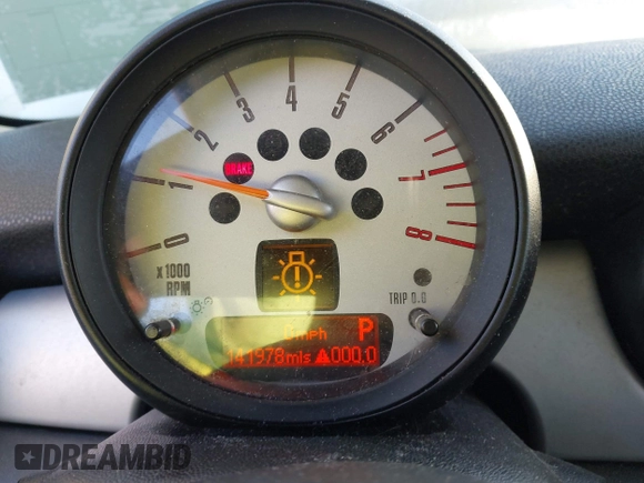 2011 MINI Hardtop with VIN WMWSU3C58BT097825, listed as a IAAI auction lot 42040442 with 141,978 mi miles and . Bid and sale history available at DreamBid. Image 7.