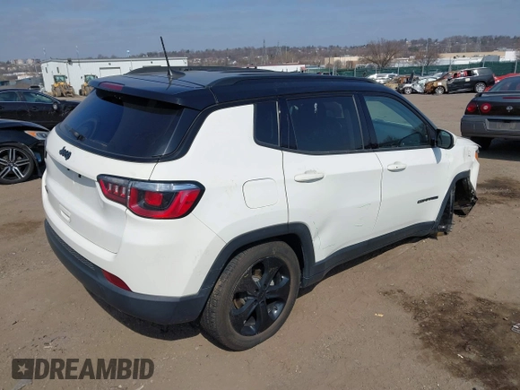 2018 Jeep Compass Latitude with VIN 3C4NJDBB2JT457535, listed as a IAAI auction lot 41797591 with 34,026 mi miles. Bid and sale history available at carsss.com. Image 4.
