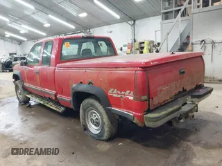 1998 Chevrolet Silverado 2500 z VIN 1GCGK29R7WE178053, wystawiony jako IAAI lot #42347330 z przebiegiem 176 168 mil mil oraz . Historia ofert i sprzedaży dostępna na DreamBid. Obrazek 3.
