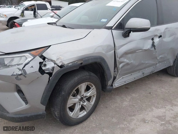2019 Toyota RAV4 XLE with VIN 2T3W1RFV3KC032794, listed as a IAAI auction lot 41360203 with 1 mi miles. Bid and sale history available at carsss.com. Image 6.