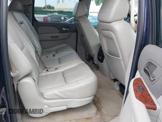 2007 Chevrolet Suburban LTZ z VIN 3GNFK16317G121340, wystawiony jako IAAI lot #42318373 z przebiegiem 176 953 mil mil oraz . Historia ofert i sprzedaży dostępna na DreamBid. Obrazek 8.