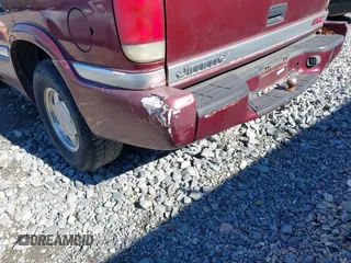 2001 GMC Jimmy SL with VIN 1GKCS13W012143344, listed as a IAAI auction lot 41385552 with 216,127 mi miles. Bid and sale history available at carsss.com. Image 6.