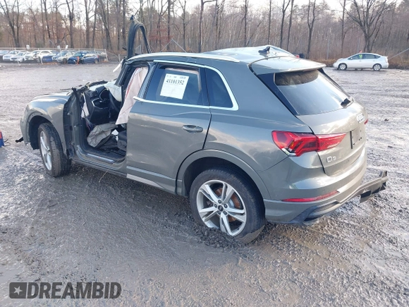2022 Audi Q3 S line Premium z VIN WA1DECF30N1005992, wystawiony jako IAAI lot #41101352 z przebiegiem 37 399 mil mil oraz . Historia ofert i sprzedaży dostępna na DreamBid. Obrazek 3.