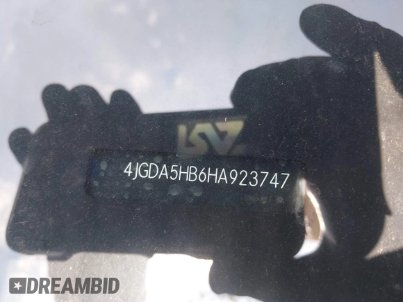 2017 Mercedes-Benz GLE 350 with VIN 4JGDA5HB6HA923747, listed as a IAAI auction lot 42740129 with 55,635 mi miles and . Bid and sale history available at DreamBid. Image 17.
