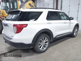 2022 Ford Explorer XLT with VIN 1FMSK8DH2NGA29432, listed as a IAAI auction lot 41614290 with 23,918 mi miles. Bid and sale history available at carsss.com. Image 4.