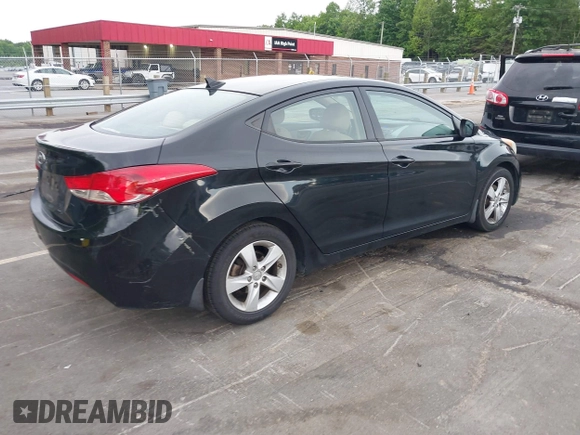 2013 Hyundai Elantra GLS z VIN 5NPDH4AE1DH385623, wystawiony jako IAAI lot #42267626 z przebiegiem 328 724 mil mil oraz . Historia ofert i sprzedaży dostępna na DreamBid. Obrazek 4.