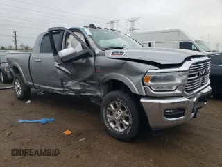 2022 Ram 3500 Laramie z VIN 3C63R3ML5NG279402, wystawiony jako Copart lot #57615835 z przebiegiem 72 313 mil mil oraz Czysty tytuł • Clean title. Historia ofert i sprzedaży dostępna na DreamBid. Obrazek 4.