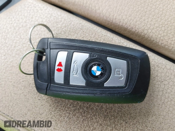 2013 BMW 5 Series 528i xDrive z VIN WBAXH5C54DDW15982, wystawiony jako IAAI lot #42340840 z przebiegiem 102 200 mil mil oraz . Historia ofert i sprzedaży dostępna na DreamBid. Obrazek 11.