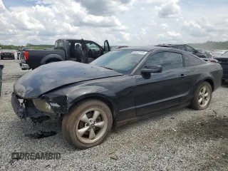 2008 Ford Mustang Deluxe z VIN 1ZVHT80N985102056, wystawiony jako Copart lot #60722145 z przebiegiem 183 062 mil mil oraz Szkoda całkowita • Salvage title. Historia ofert i sprzedaży dostępna na DreamBid. Obrazek 1.