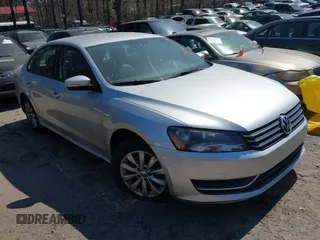2014 Volkswagen Passat Wolfsburg Edition z VIN 1VWAT7A33EC069166, wystawiony jako IAAI lot #41789666 z przebiegiem 226 161 mil mil oraz . Historia ofert i sprzedaży dostępna na DreamBid. Obrazek 1.