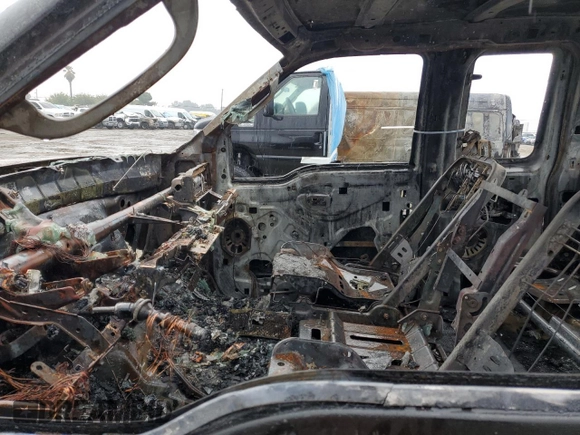 2003 Ford F-350 XL с VIN 1FTWX33P43EC13685, выставлен на аукционе Copart как лот 84529704 с пробегом Не указан миль и На запчасти • Non repairable. История ставок и продаж доступна на DreamBid. Изображение 7.
