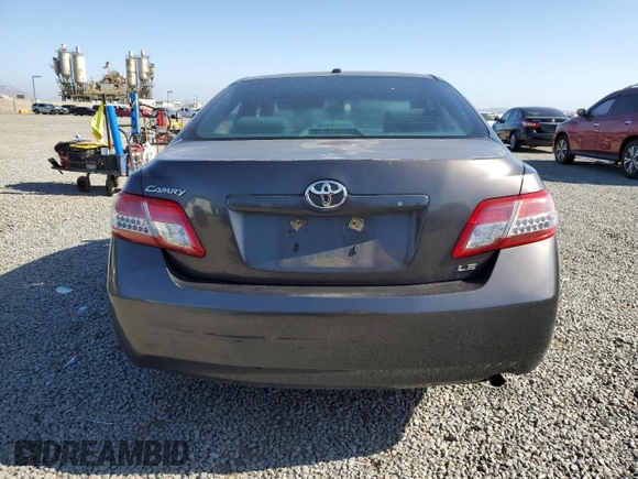 2011 Toyota Camry LE z VIN 4T4BF3EK3BR156937, wystawiony jako Copart lot #57290555 z przebiegiem 299 321 mil mil oraz Szkoda całkowita • Salvage title. Historia ofert i sprzedaży dostępna na DreamBid. Obrazek 6.