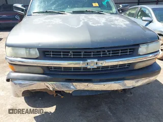1999 Chevrolet Silverado 2500 LS z VIN 1GCGC29U0XE197465, wystawiony jako IAAI lot #41982958 z przebiegiem Nie podano mil oraz . Historia ofert i sprzedaży dostępna na DreamBid. Obrazek 6.