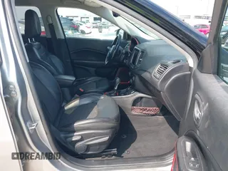 2018 Jeep Compass Trailhawk z VIN 3C4NJDDB5JT451192, wystawiony jako IAAI lot #42378382 z przebiegiem 132 667 mil mil oraz . Historia ofert i sprzedaży dostępna na DreamBid. Obrazek 5.