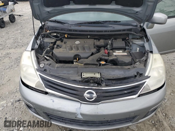 2010 Nissan Versa S z VIN 3N1BC1AP2AL451326, wystawiony jako Copart lot #54434045 z przebiegiem 117 080 mil mil oraz Szkoda całkowita • Salvage title. Historia ofert i sprzedaży dostępna na DreamBid. Obrazek 11.