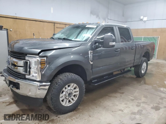 2019 Ford F-250 XL z VIN 1FT7W2B67KED61922, wystawiony jako Copart lot #63221415 z przebiegiem 133 946 mil mil oraz Czysty tytuł • Clean title. Historia ofert i sprzedaży dostępna na DreamBid. Obrazek 1.