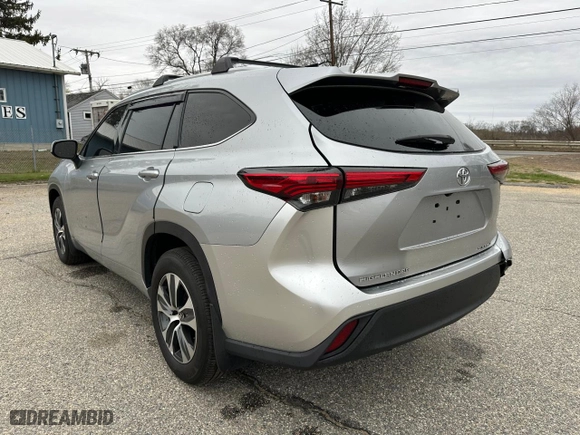 2022 Toyota Highlander XLE with VIN 5TDHZRBH2NS163799, listed as a Copart auction lot 54420685 with 192,047 mi miles and Clean Title. Bid and sale history available at carsss.com. Image 3.