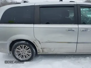 2011 Chrysler Town & Country Limited z VIN 2A4RR6DG3BR609061, wystawiony jako IAAI lot #41632696 z przebiegiem 201 975 mil mil oraz . Historia ofert i sprzedaży dostępna na DreamBid. Obrazek 6.