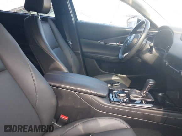 2024 Mazda CX-30 S Select Sport z VIN 3MVDMBBM1RM634542, wystawiony jako IAAI lot #42204673 z przebiegiem 24 694 mil mil oraz . Historia ofert i sprzedaży dostępna na DreamBid. Obrazek 5.