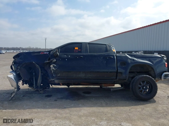 2019 Chevrolet Silverado 1500 LT with VIN 3GCUYDEDXKG192362, listed as a IAAI auction lot 41451087 with 1 mi miles. Bid and sale history available at carsss.com. Image 14.