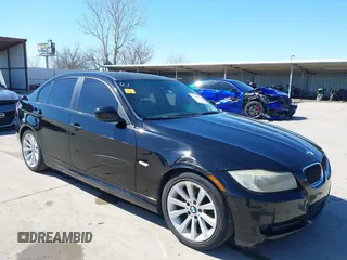 2011 BMW 3 Series 328i z VIN WBAPH5G52BNM80258, wystawiony jako IAAI lot #41763247 z przebiegiem 104 346 mil mil oraz . Historia ofert i sprzedaży dostępna na DreamBid. Obrazek 6.