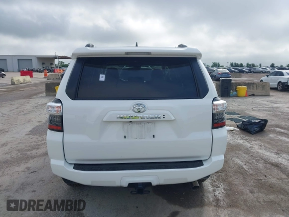 2020 Toyota 4Runner SR5 with VIN JTEZU5JR1L5219414, listed as a IAAI auction lot 42499908 with 28,457 mi miles and . Bid and sale history available at DreamBid. Image 17.