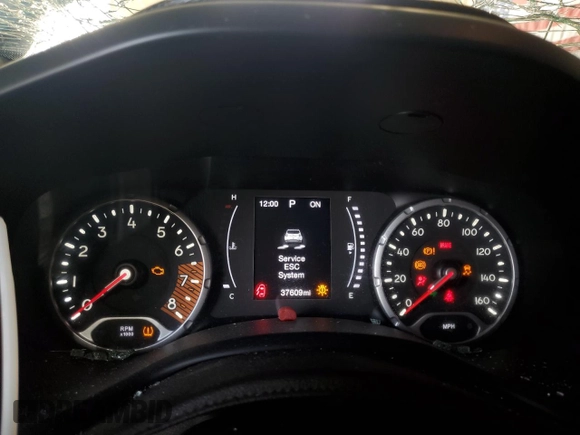 2020 Jeep Renegade Sport with VIN ZACNJAA13LPL94704, listed as a Copart auction lot 65293964 with 37,609 mi miles and Salvage Title. Bid and sale history available at DreamBid. Image 9.