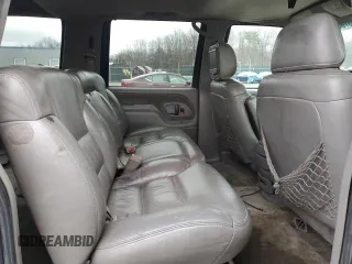 1997 GMC Suburban z VIN 1GKFK16R3VJ761305, wystawiony jako Copart lot #85785574 z przebiegiem 269 721 mil mil oraz Szkoda całkowita • Salvage title. Historia ofert i sprzedaży dostępna na DreamBid. Obrazek 11.