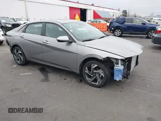 2024 Hyundai Elantra SEL z VIN KMHLS4DG1RU843180, wystawiony jako IAAI lot #41461928 z przebiegiem 514 mil mil oraz . Historia ofert i sprzedaży dostępna na DreamBid. Obrazek 1.