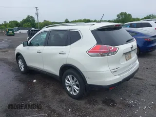 2015 Nissan Rogue SL z VIN 5N1AT2MV2FC842144, wystawiony jako IAAI lot #42347068 z przebiegiem 83 884 mil mil oraz . Historia ofert i sprzedaży dostępna na DreamBid. Obrazek 3.