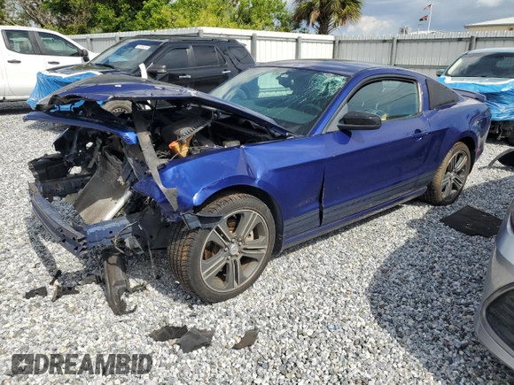2013 Ford Mustang V6 z VIN 1ZVBP8AM4D5253929, wystawiony jako Copart lot #61657285 z przebiegiem Nie podano mil oraz Nie do naprawy • Non repairable. Historia ofert i sprzedaży dostępna na DreamBid. Obrazek 1.