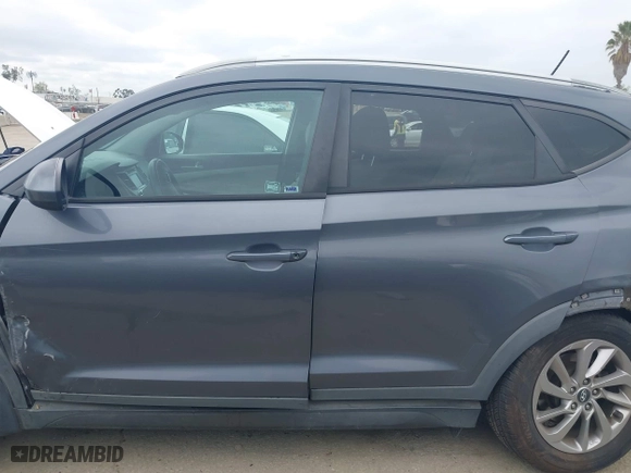 2016 Hyundai Tucson SE with VIN KM8J33A44GU176739, listed as a IAAI auction lot 41901421 with 85,377 mi miles. Bid and sale history available at carsss.com. Image 15.