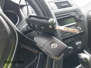 2015 Volkswagen Jetta SE z VIN 3VWD17AJ5FM285988, wystawiony jako IAAI lot #42675179 z przebiegiem 150 815 mil mil oraz . Historia ofert i sprzedaży dostępna na DreamBid. Obrazek 11.