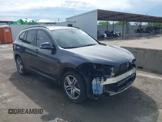 2016 BMW X1 xDrive28i z VIN WBXHT3C37GP888722, wystawiony jako IAAI lot #42471396 z przebiegiem 128 145 mil mil oraz . Historia ofert i sprzedaży dostępna na DreamBid. Obrazek 1.